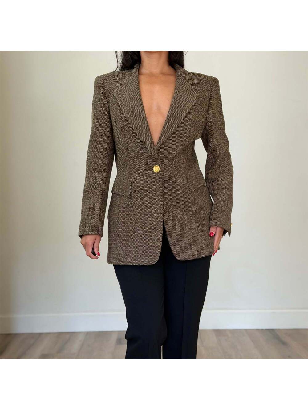 Escada - Picture 5 of 8